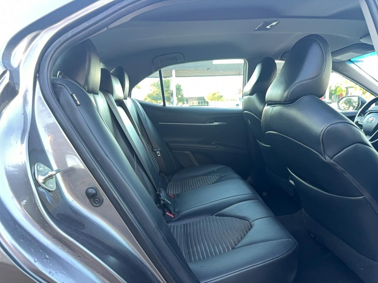 2019 Toyota Camry Se - Фото 6