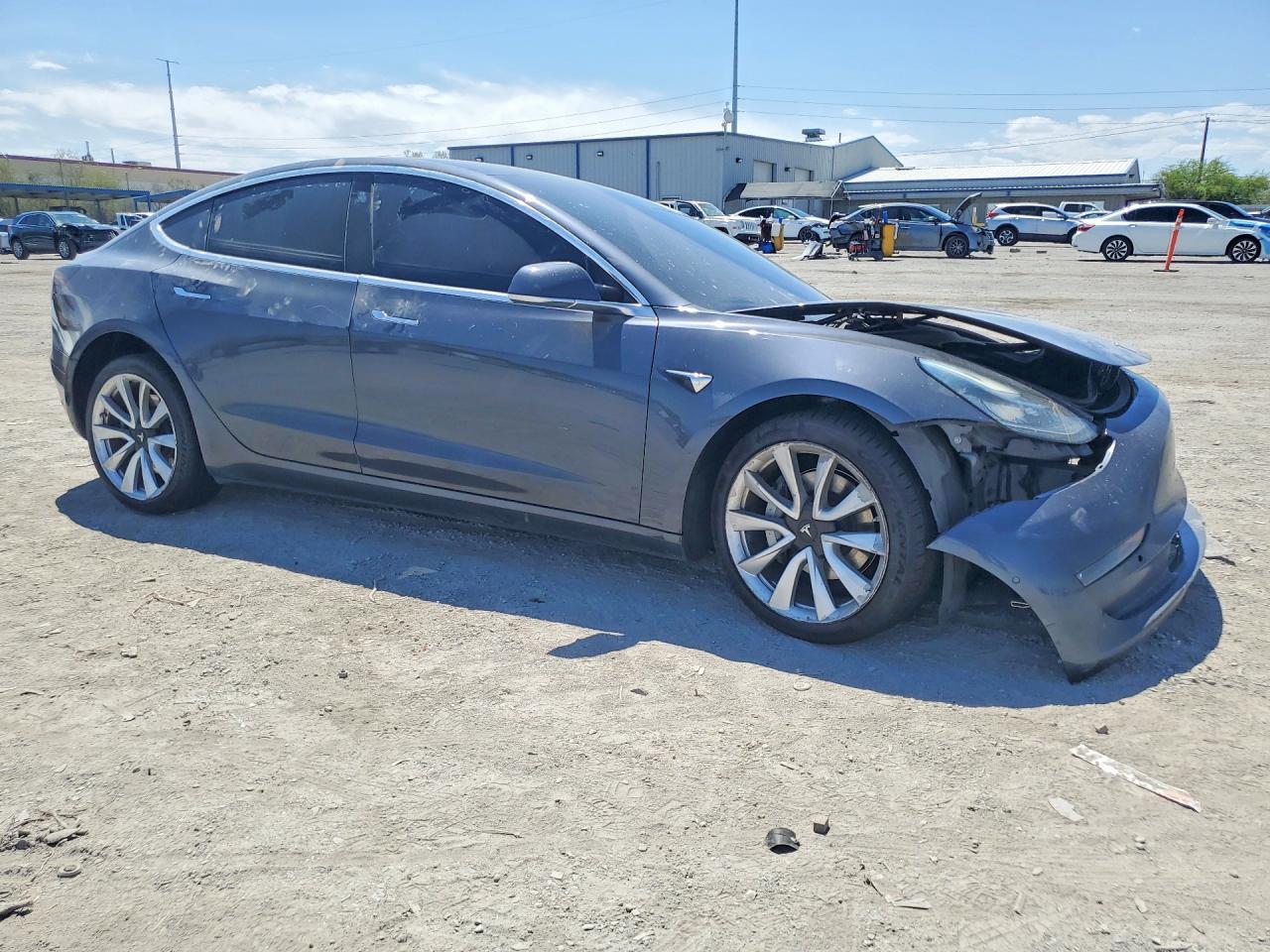 2018 Tesla Model 3 - Фото 4