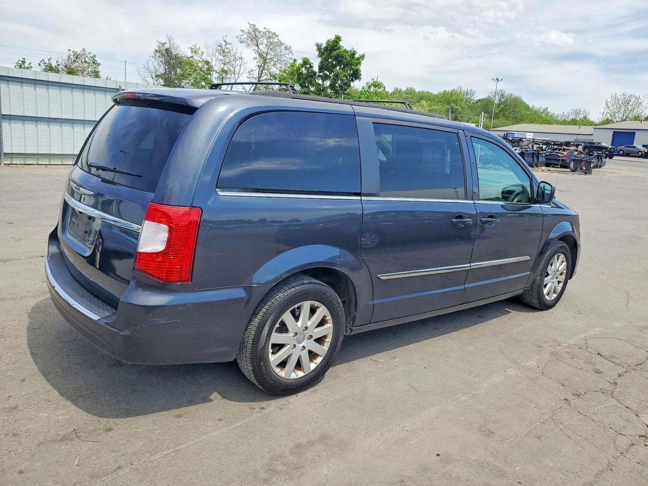 2014 Chrysler Town & Country Touring - Фото 3