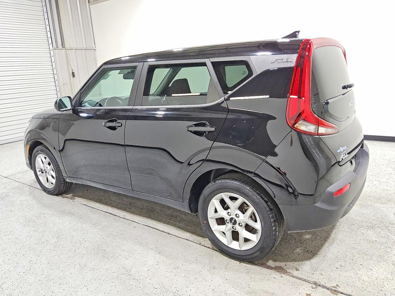 2022 Kia Soul Lx - Image 2