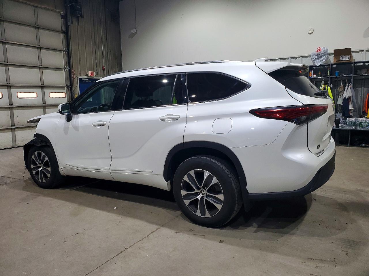 2021 Toyota Highlander Xle - Фото 2