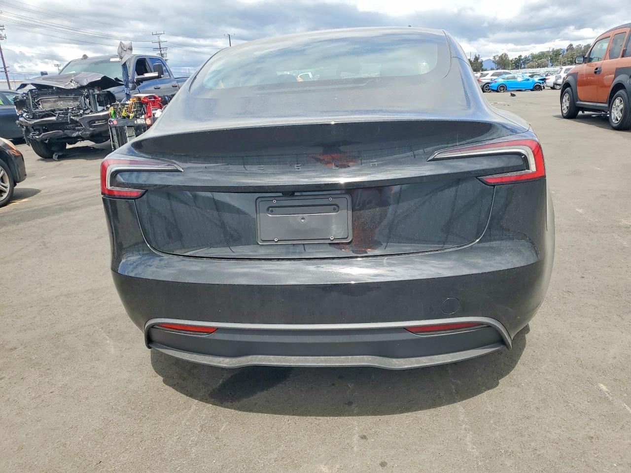 2025 Tesla Model 3 - Фото 6