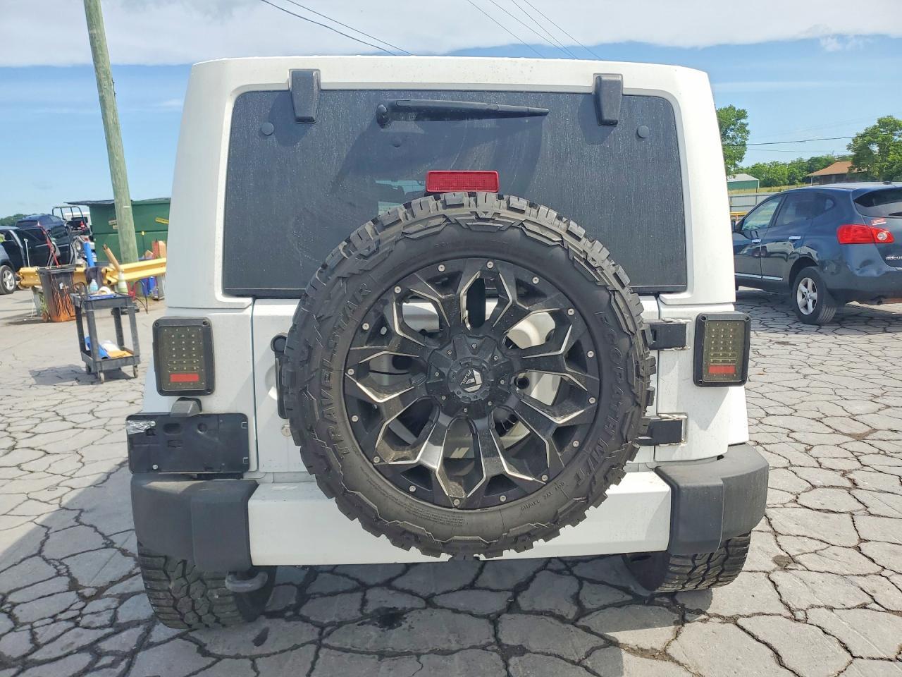 2012 Jeep Wrangler Unlimited Sahara - Фото 6