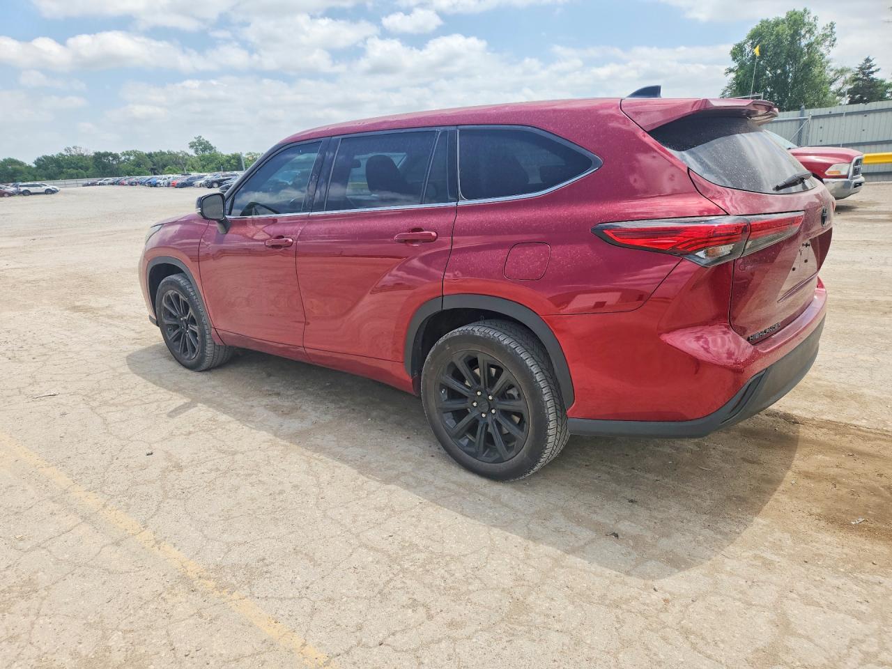 2022 Toyota Highlander Le - Image 2