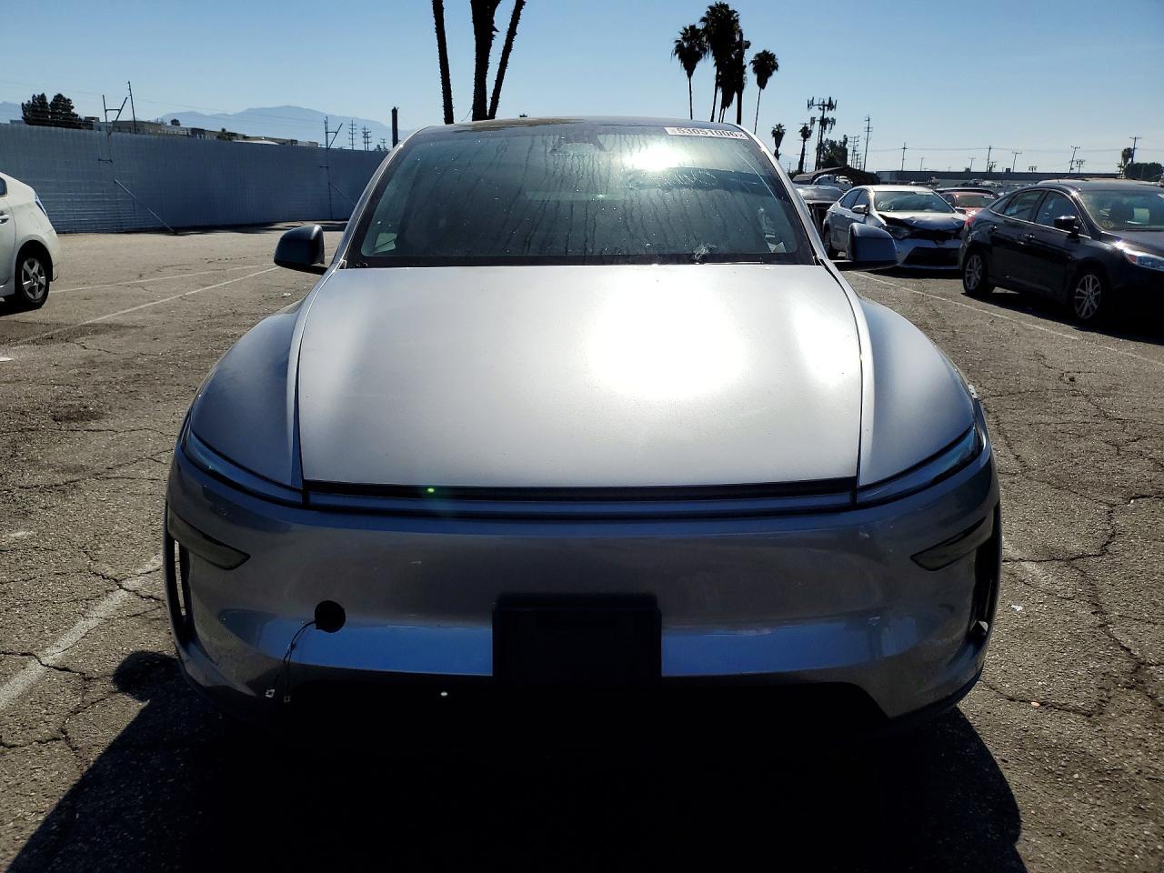 2026 Tesla Model Y - Фото 5