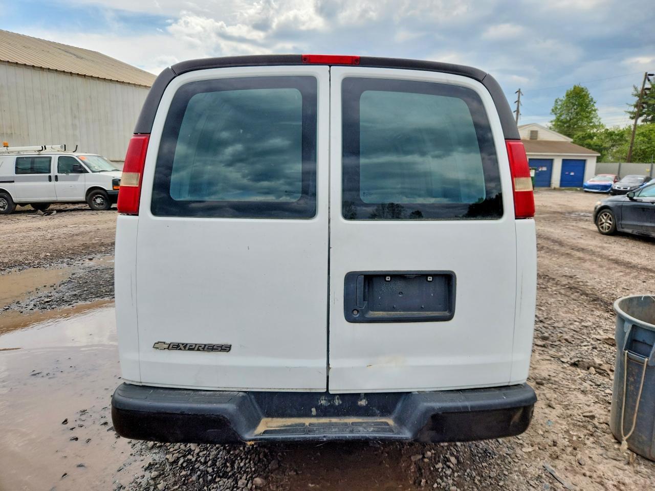 2012 Chevrolet Express G1500 - Image 6