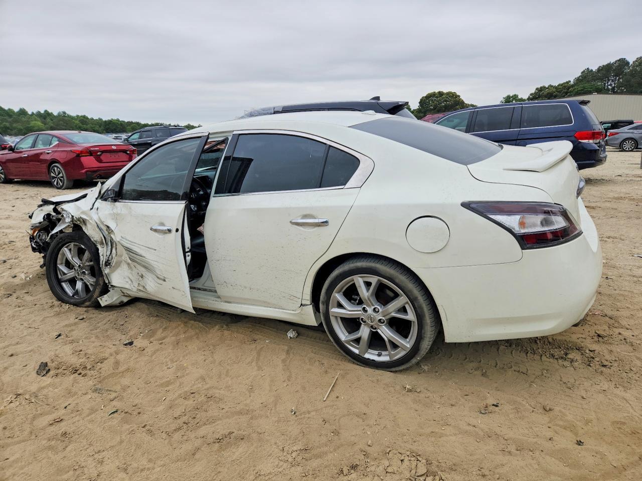2014 Nissan Maxima 3.5 S - Image 2