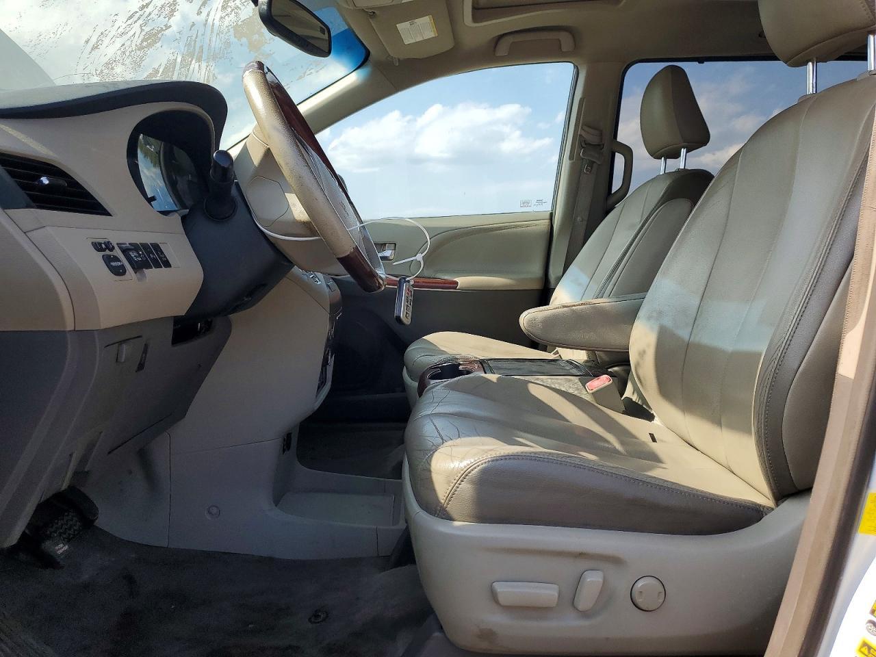 2013 Toyota Sienna Limited 7-Passenger - Фото 7
