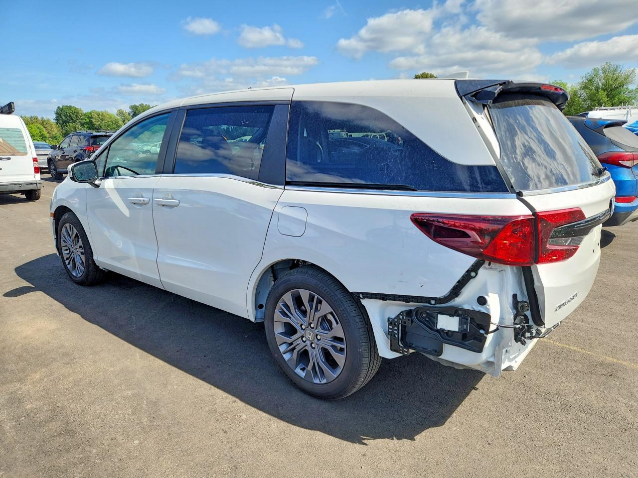 2026 Honda Odyssey Touring - Фото 2