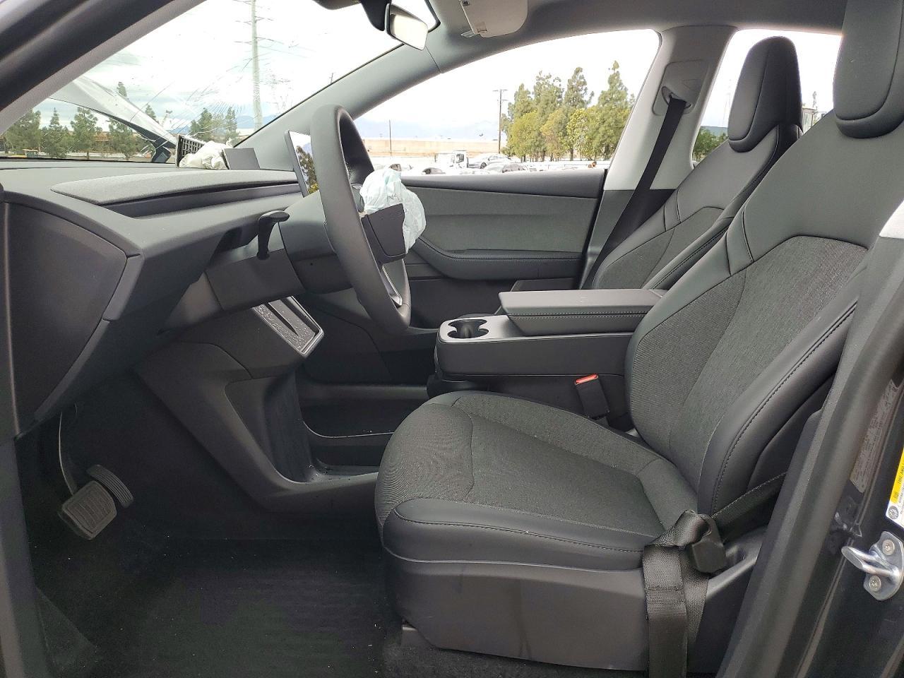 2026 Tesla Model Y - Image 7