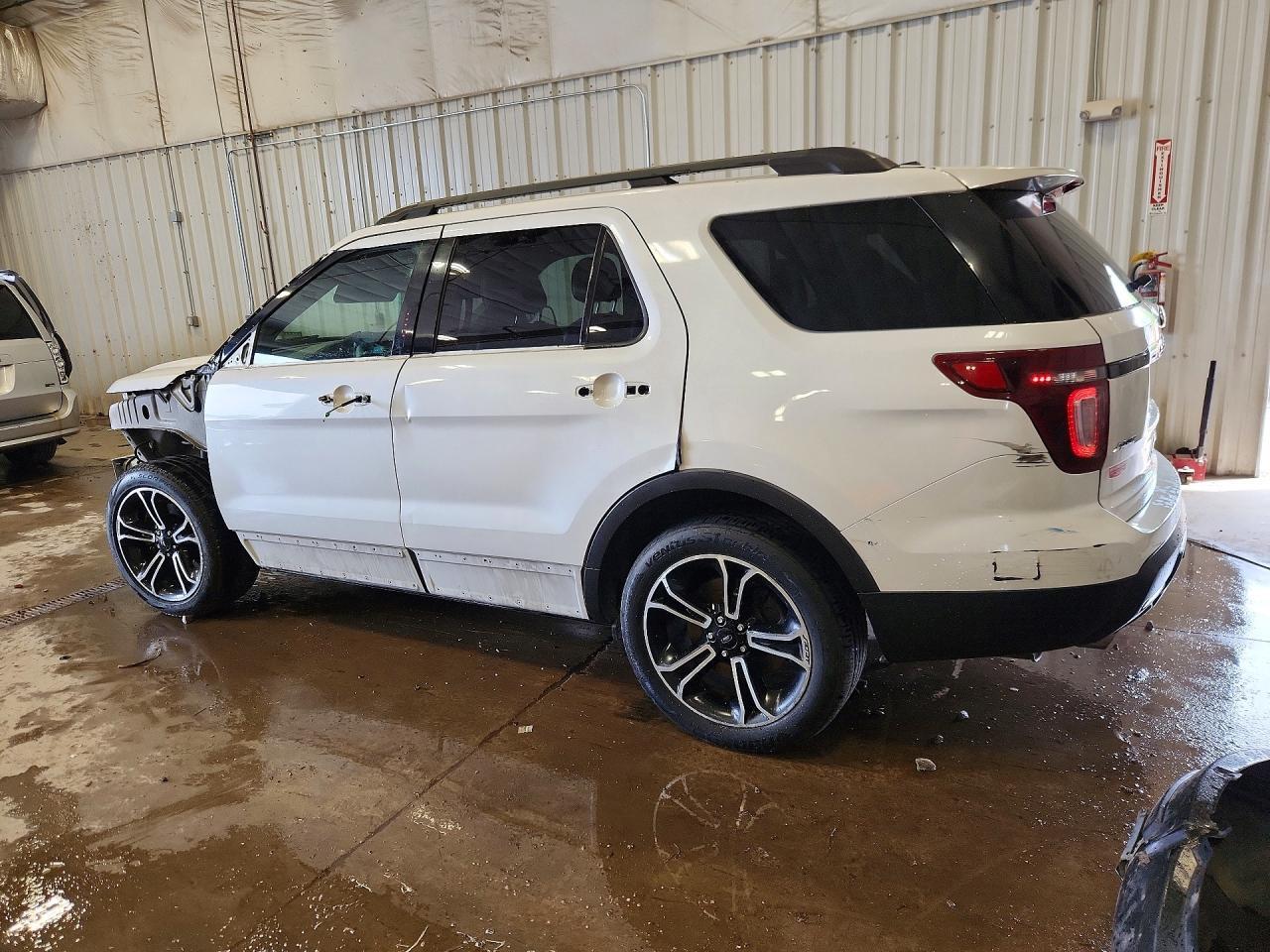 2014 Ford Explorer Sport - Image 2