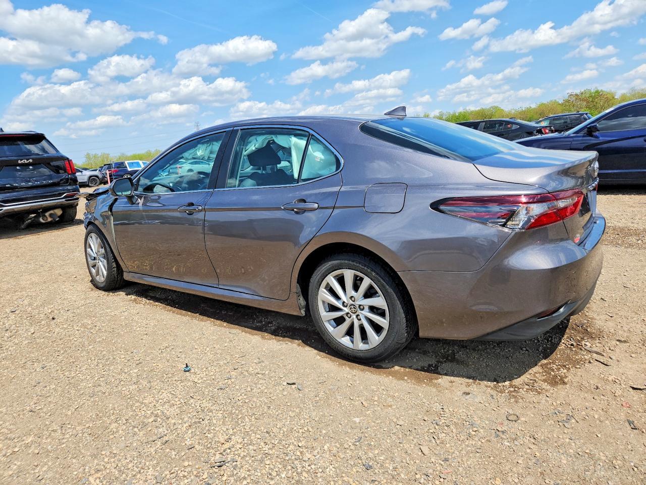 2023 Toyota Camry Le - Фото 2