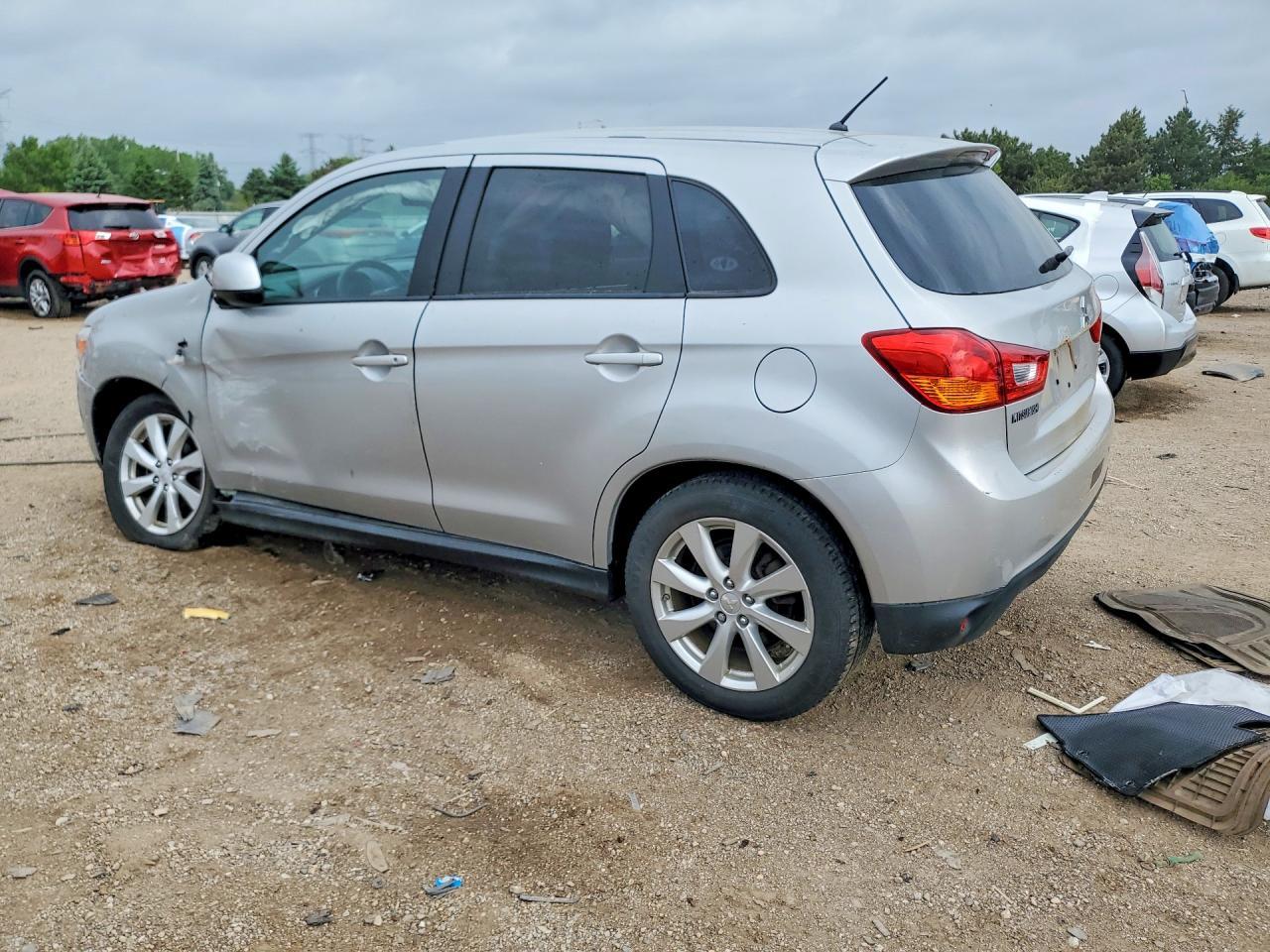 2014 Mitsubishi Outlander Sport Es - Image 2