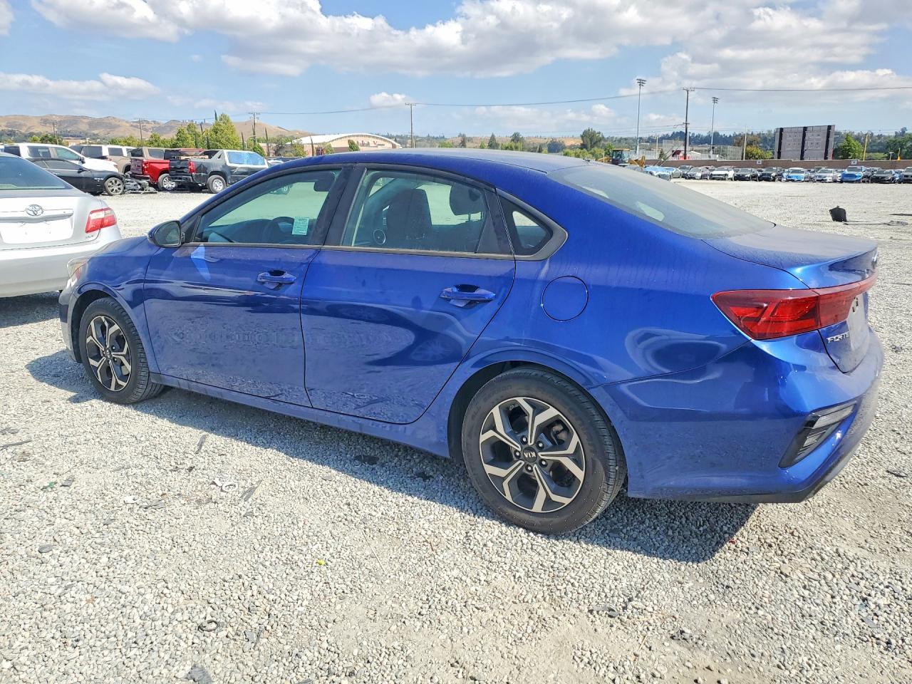 2020 Kia Forte Lxs - Image 2