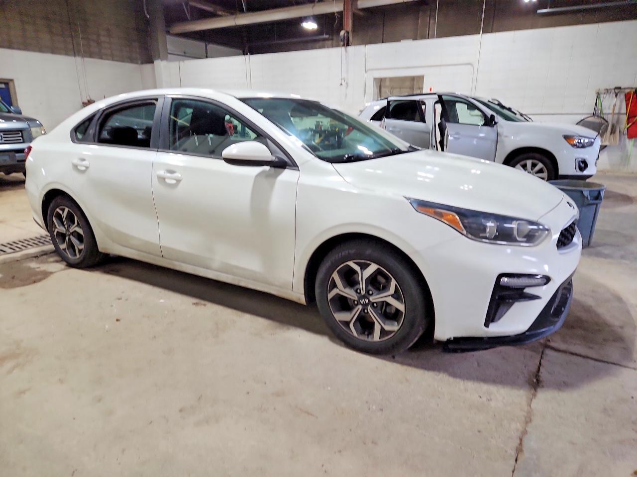 2021 Kia Forte Lxs - Фото 4