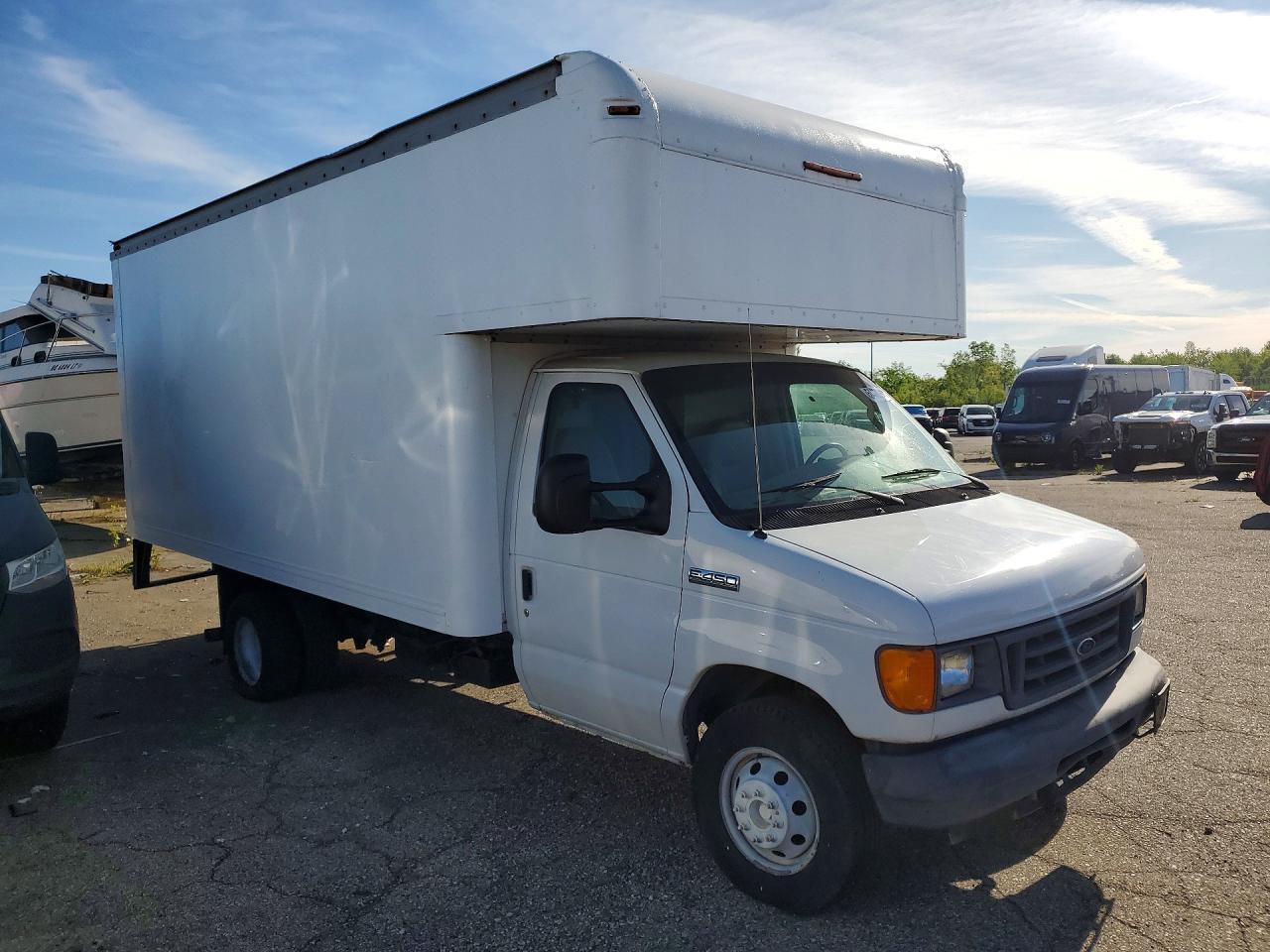2007 Ford E450 Box Truck - Image 4