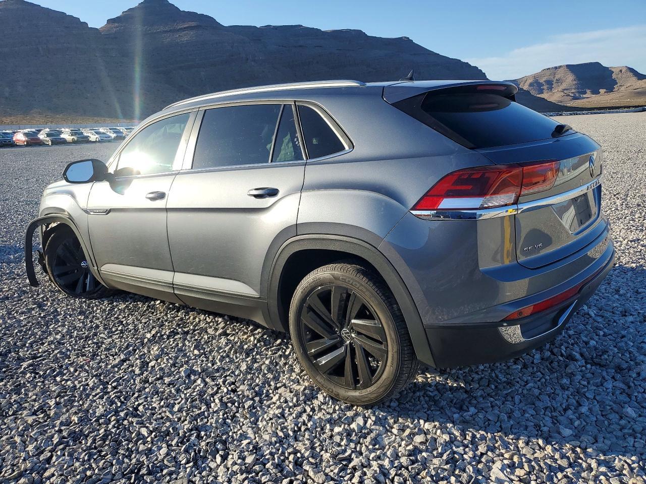 2021 Volkswagen Atlas Cross Sport Se - Image 2