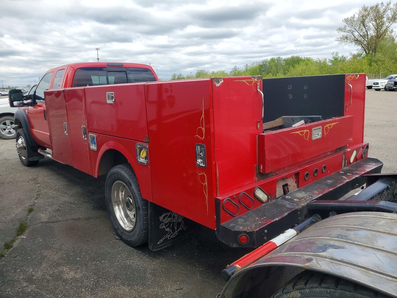 2015 Ford F550 Super Duty - Image 2