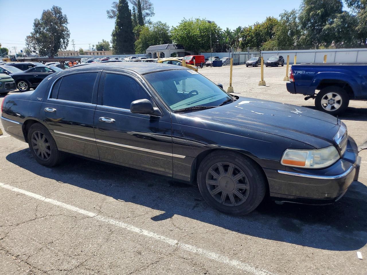 2010 Lincoln Town Car Signature Limited - Фото 4