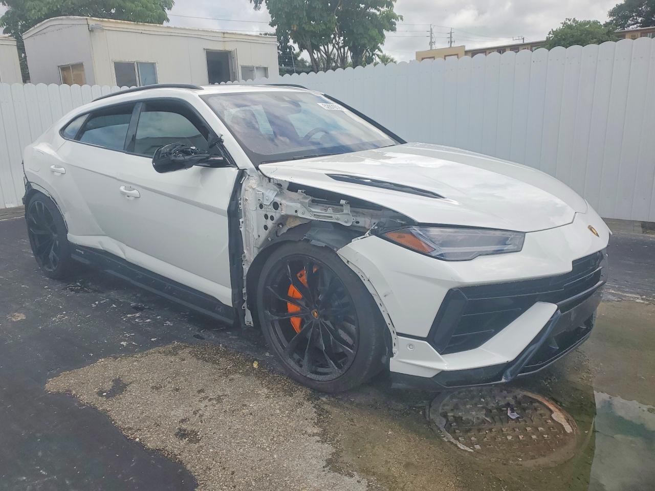 2024 Lamborghini Urus S - Image 4