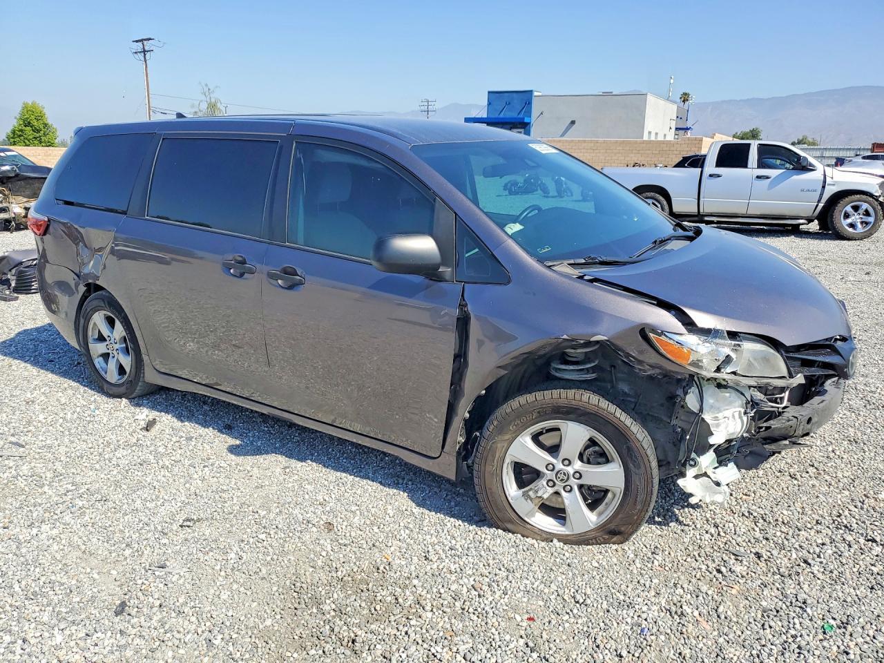 2020 Toyota Sienna L - Фото 4