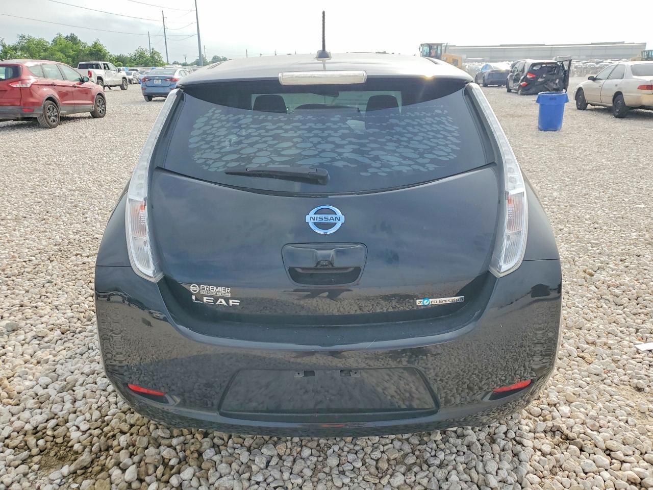 2017 Nissan Leaf S - Image 6
