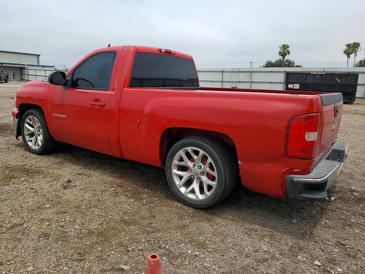 2007 Chevrolet Silverado C1500 - Image 2