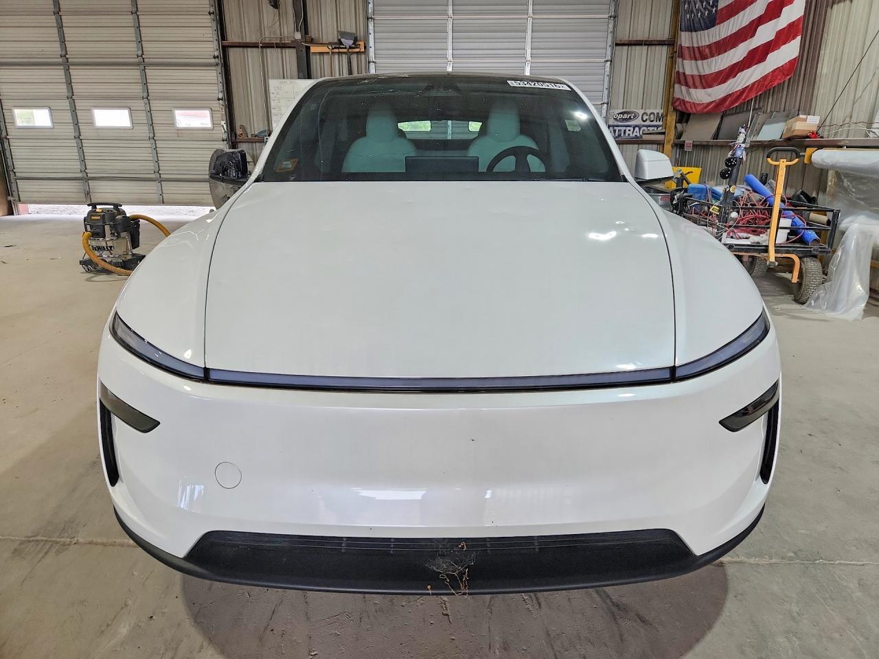2026 Tesla Model Y - Фото 5