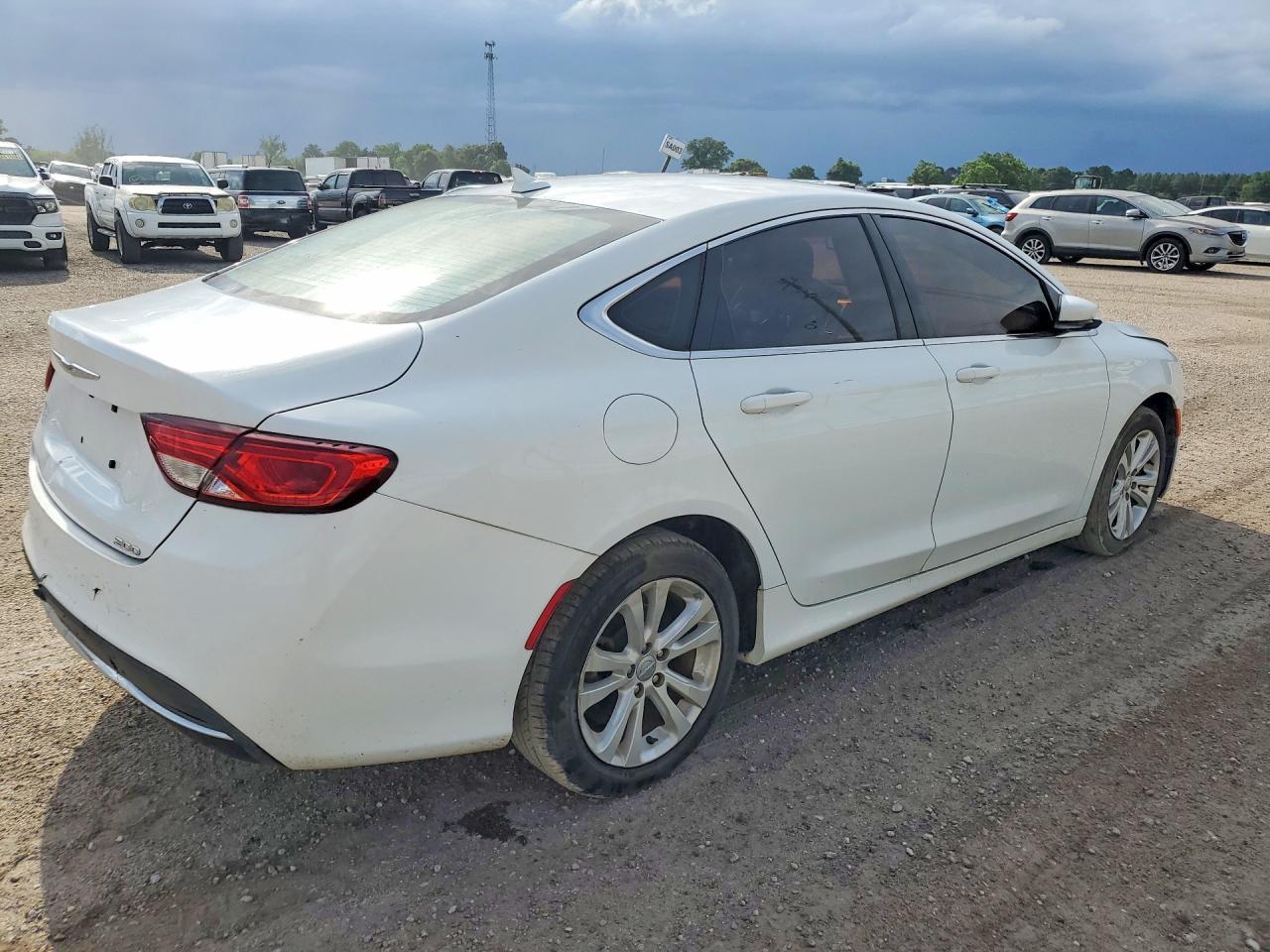 2016 Chrysler 200 Limited - Image 3