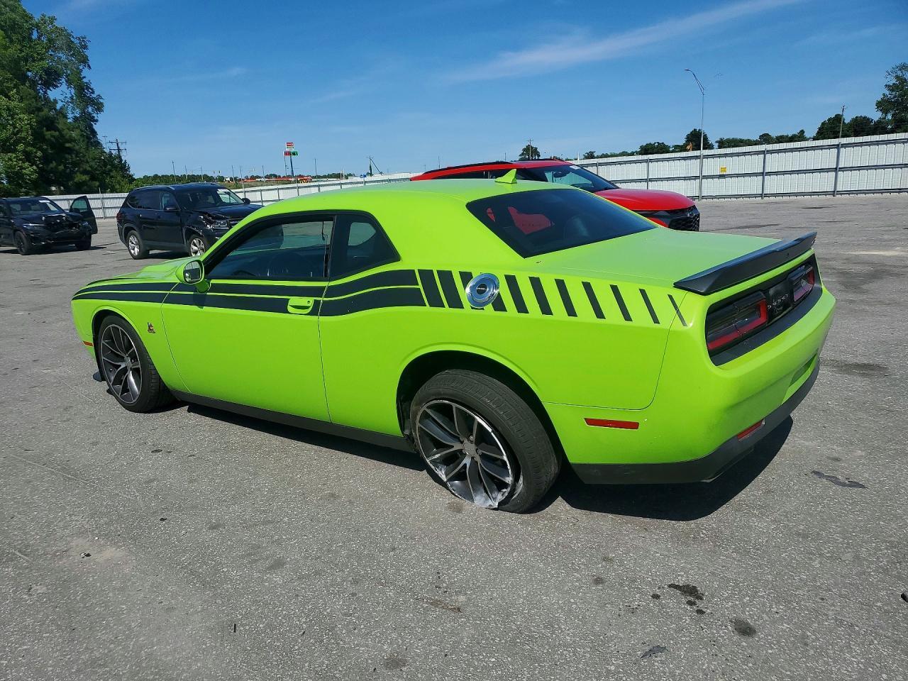 2015 Dodge Challenger R - Image 2