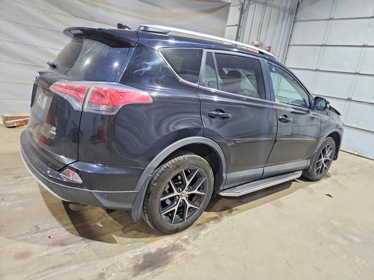 2016 Toyota Rav4 Se - Фото 3