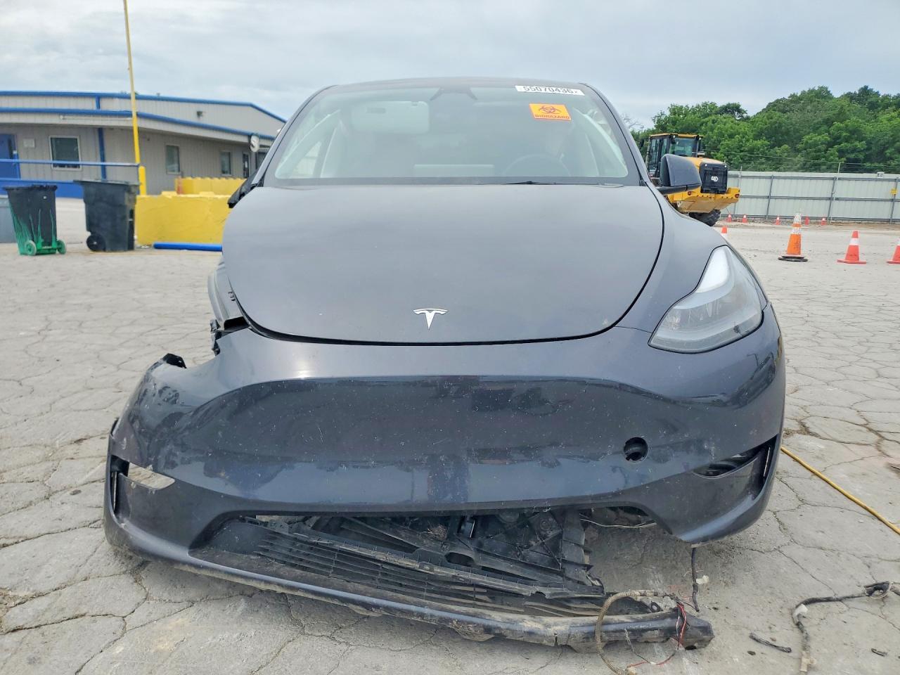 2025 Tesla Model Y - Image 5