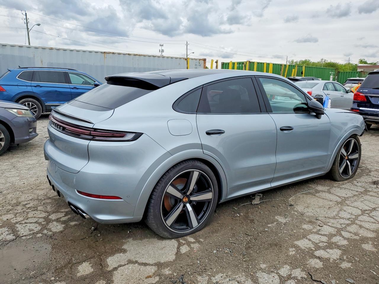 2025 Porsche Cayenne Coupe - Image 3