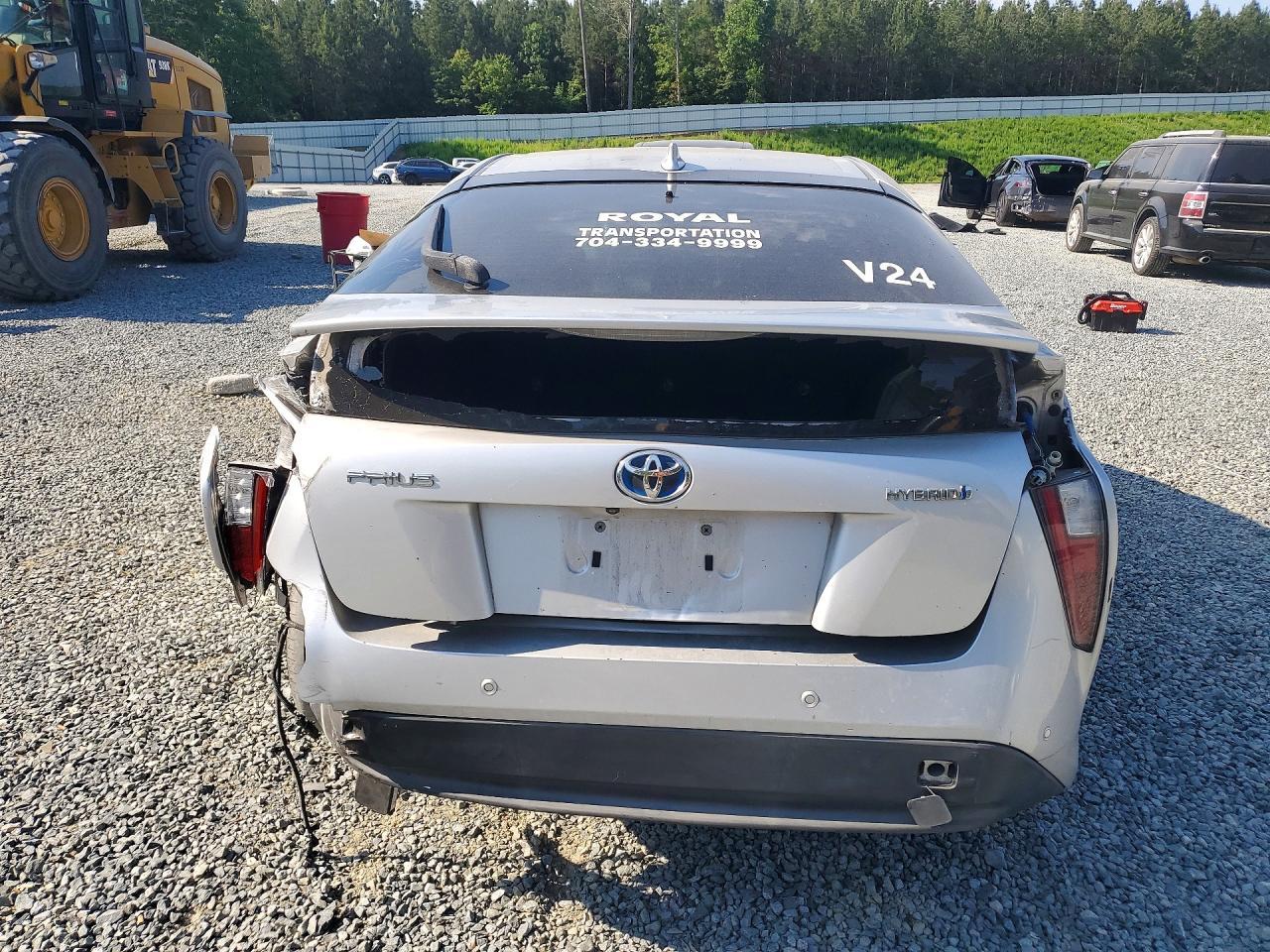 2017 Toyota Prius Four - Image 6