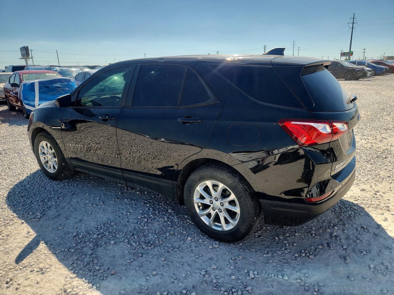 2021 Chevrolet Equinox Ls - Фото 2