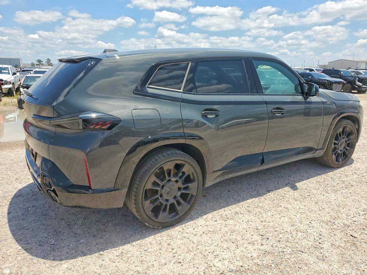 2025 BMW Xm - Фото 3