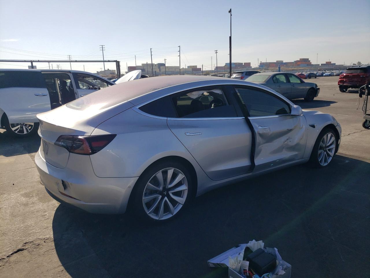 2018 Tesla Model 3 - Фото 3