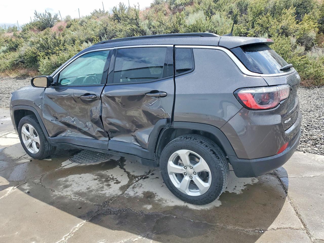 2022 Jeep Compass Latitude - Image 2