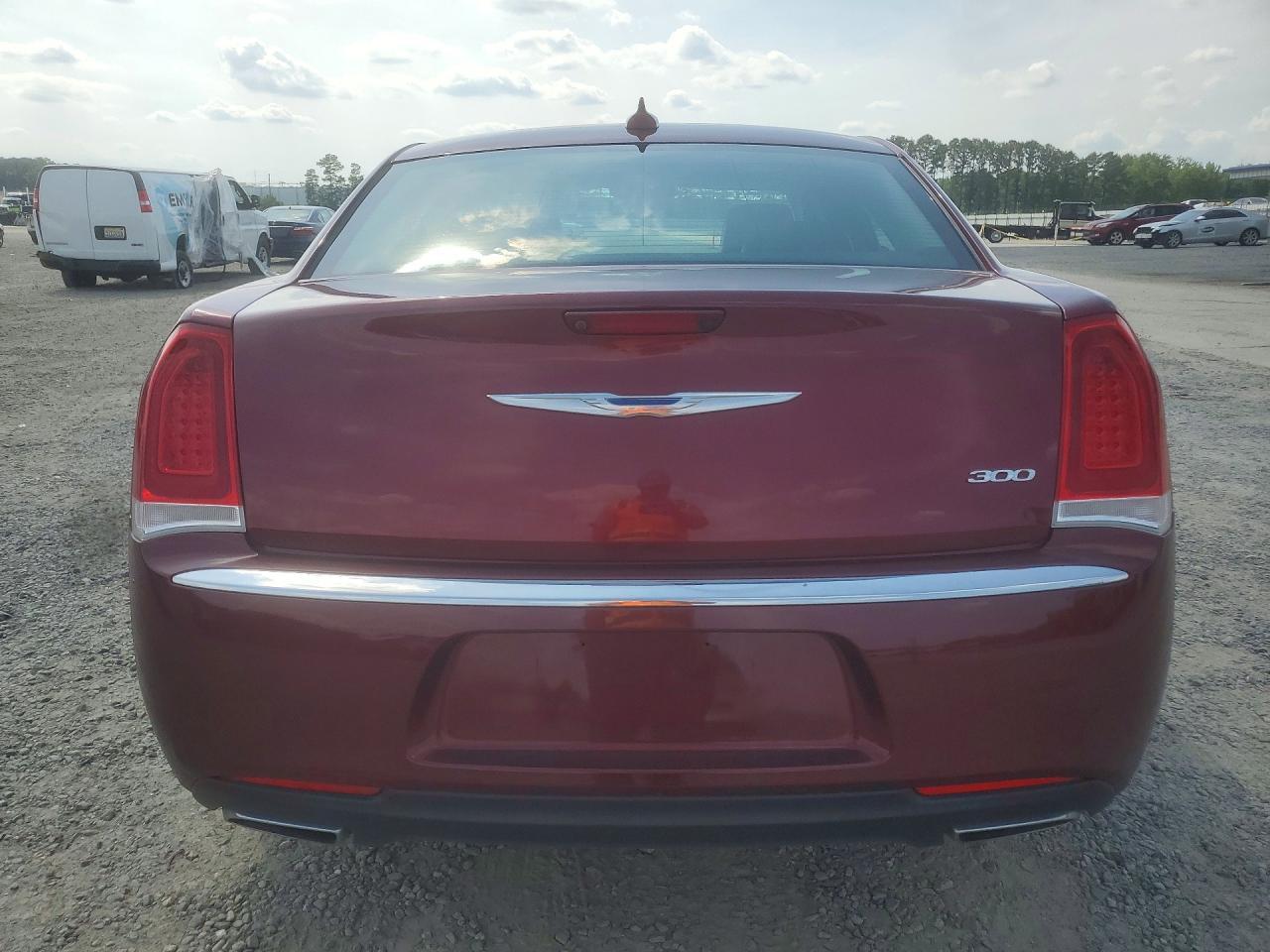 2017 Chrysler 300 Limited - Фото 6