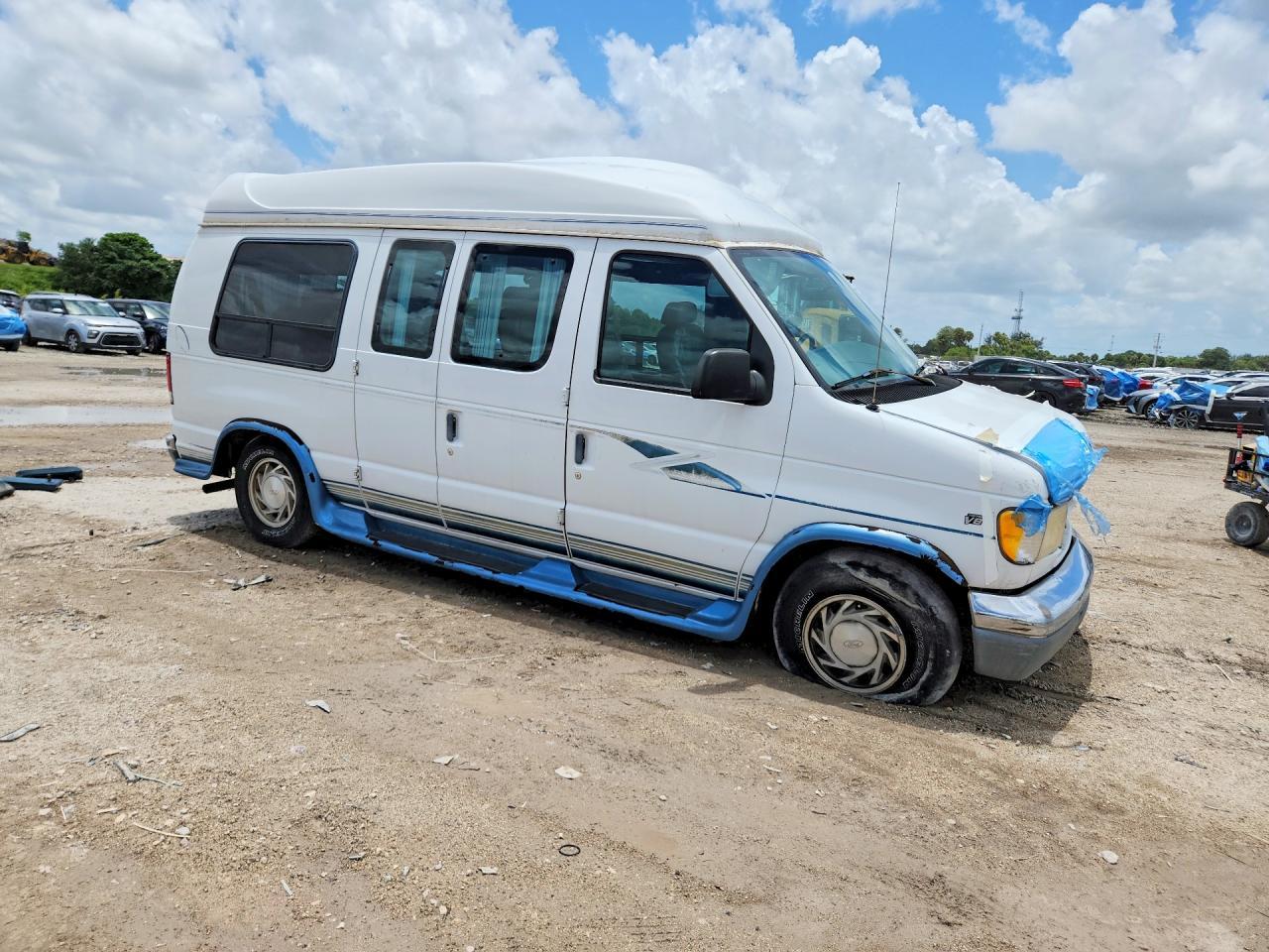 1999 Ford Econoline E150 Van - Фото 4