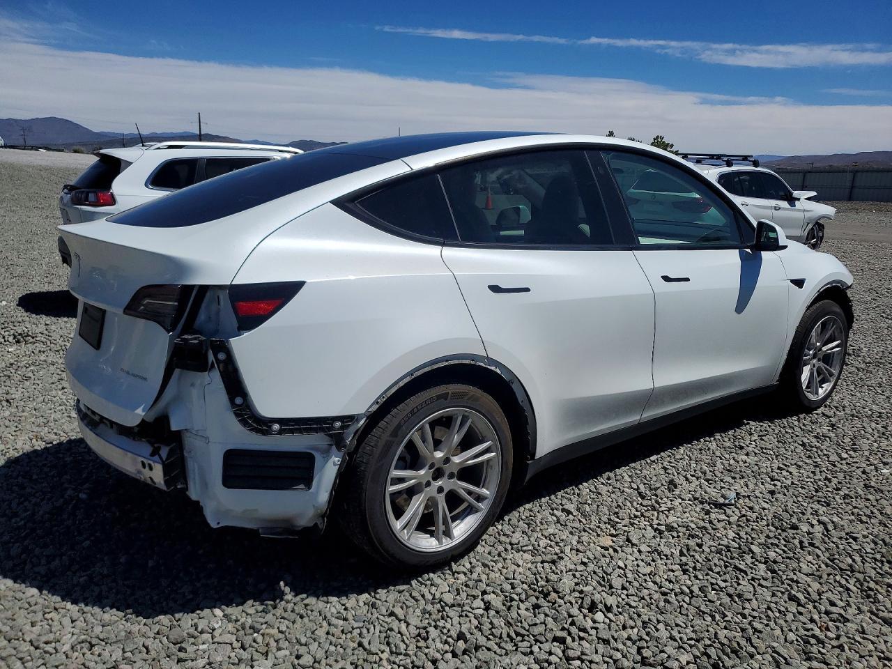 2023 Tesla Model Y - Фото 3