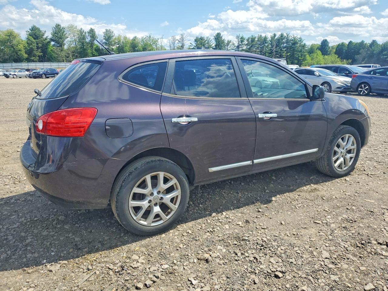 2014 Nissan Rogue Select S - Image 3
