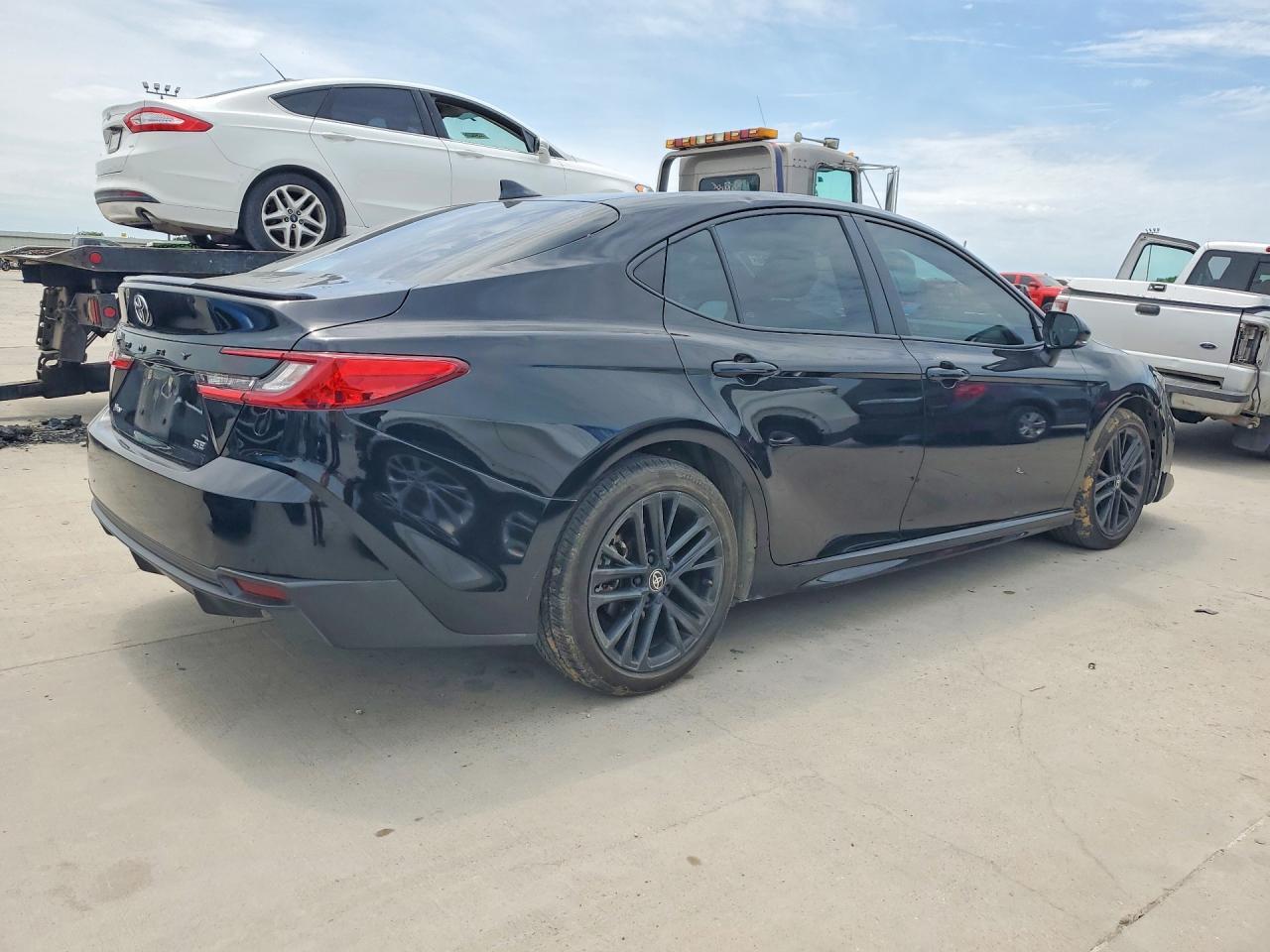 2025 Toyota Camry Se - Фото 3