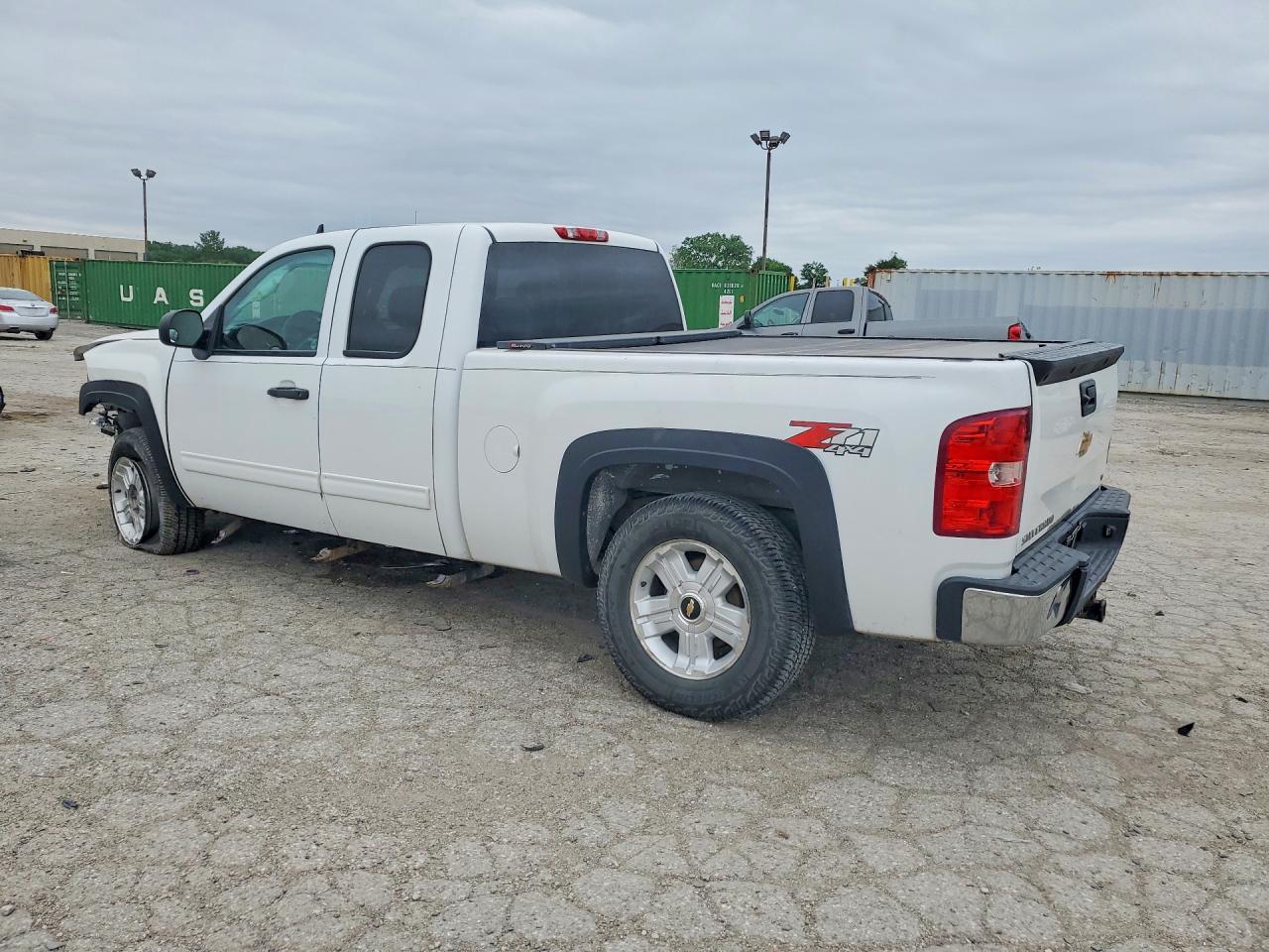 2013 Chevrolet Silverado - Image 2