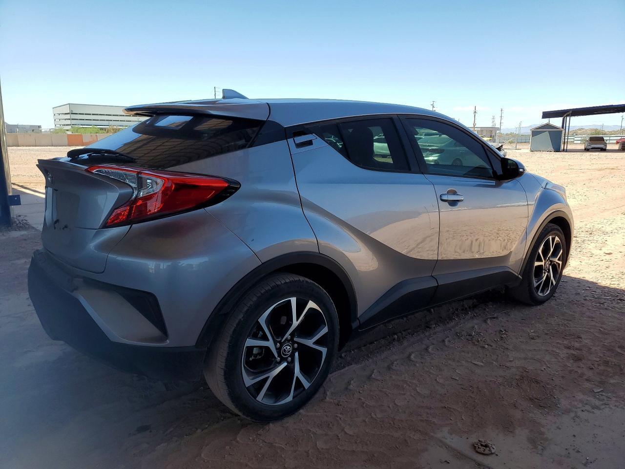 2018 Toyota C-Hr Xle Premium - Фото 3