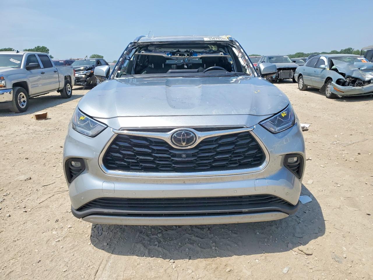 2021 Toyota Highlander Platinum - Image 5