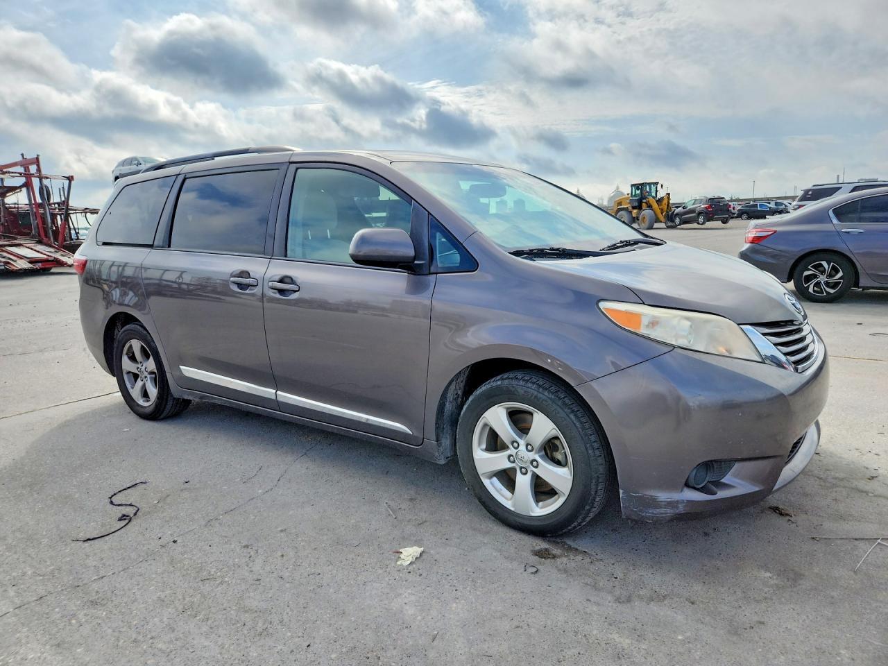2017 Toyota Sienna Le - Фото 4