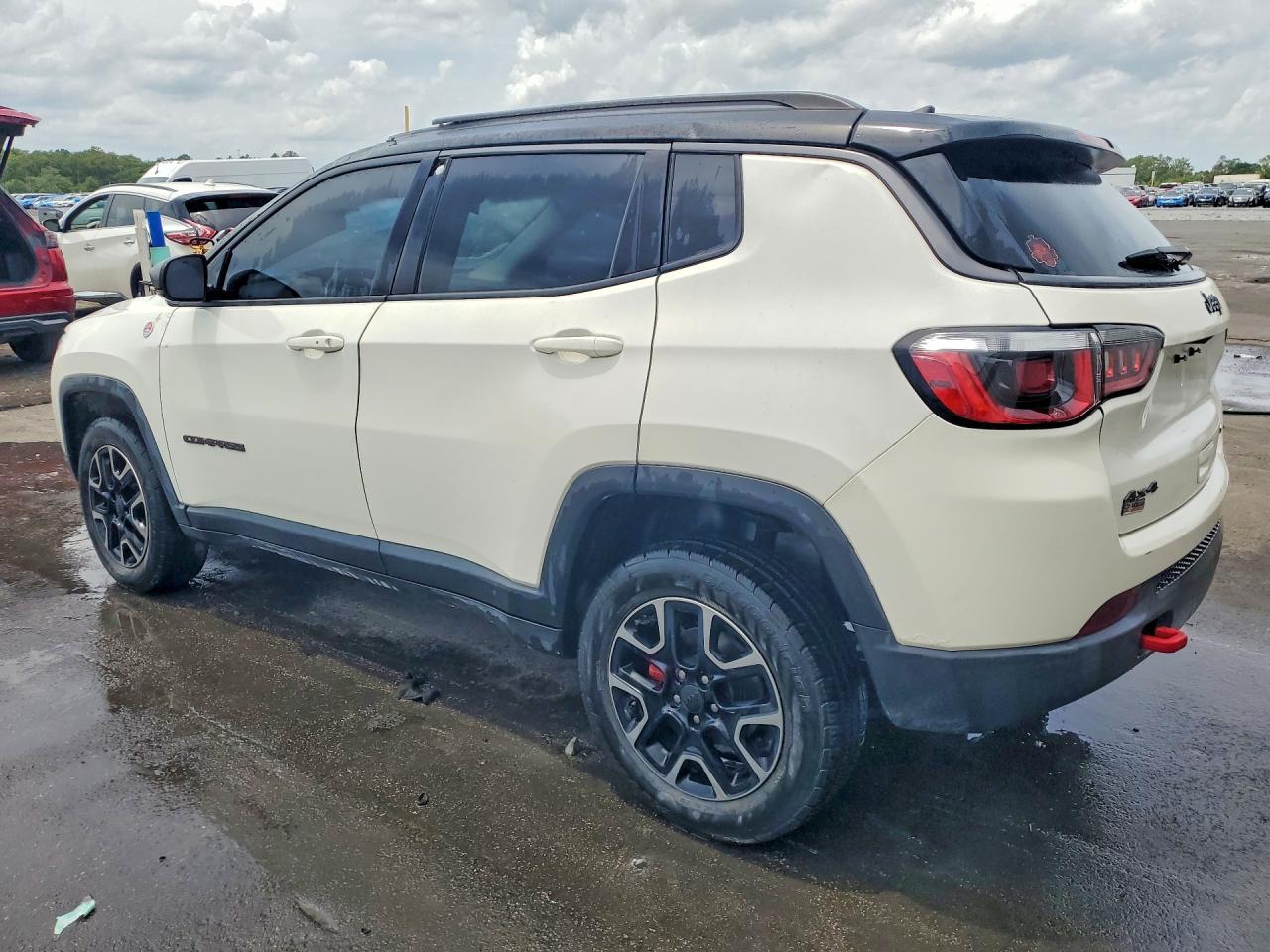 2019 Jeep Compass Trailhawk - Image 2