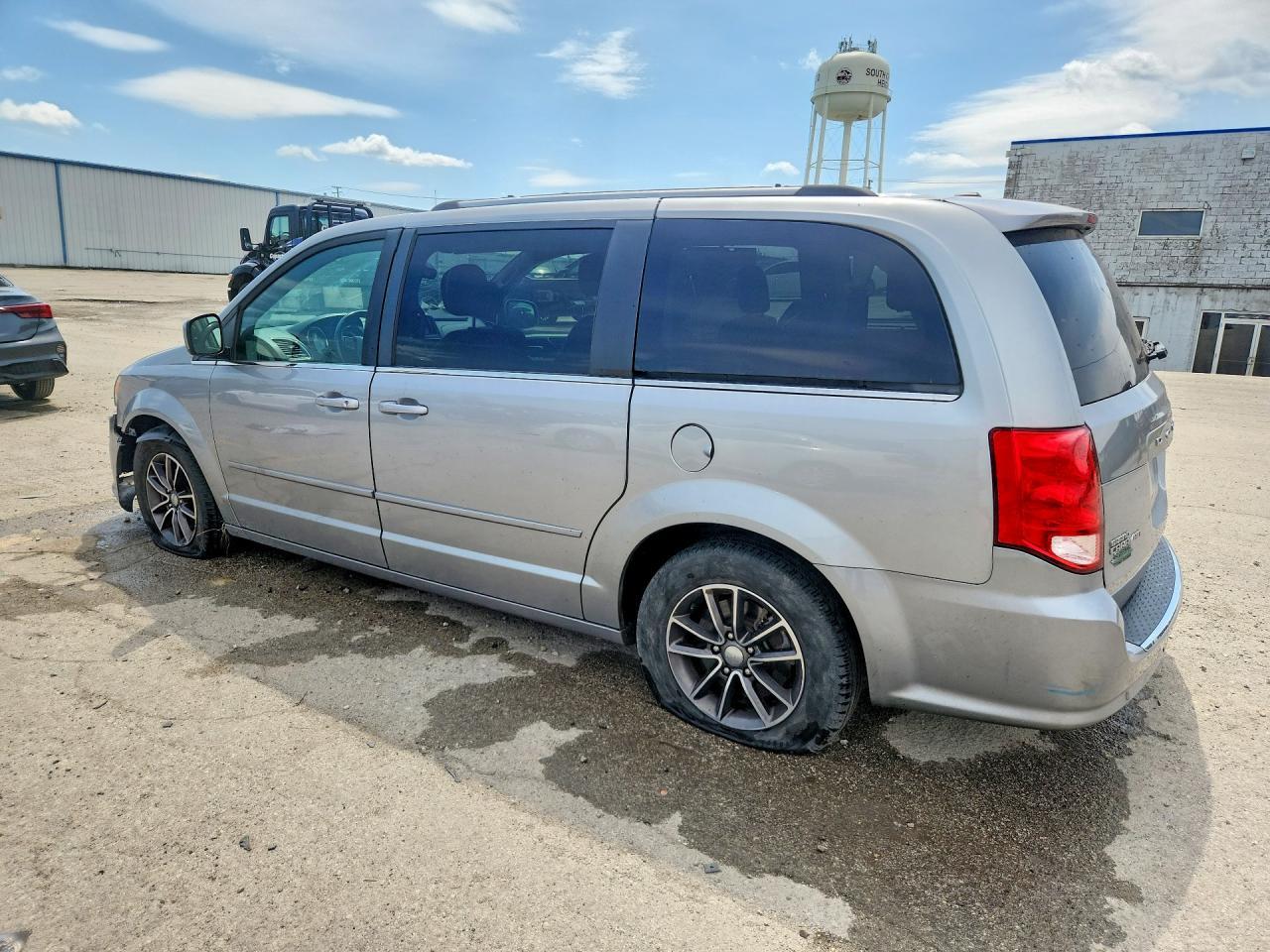 2017 Dodge Grand Caravan Sxt - Фото 2