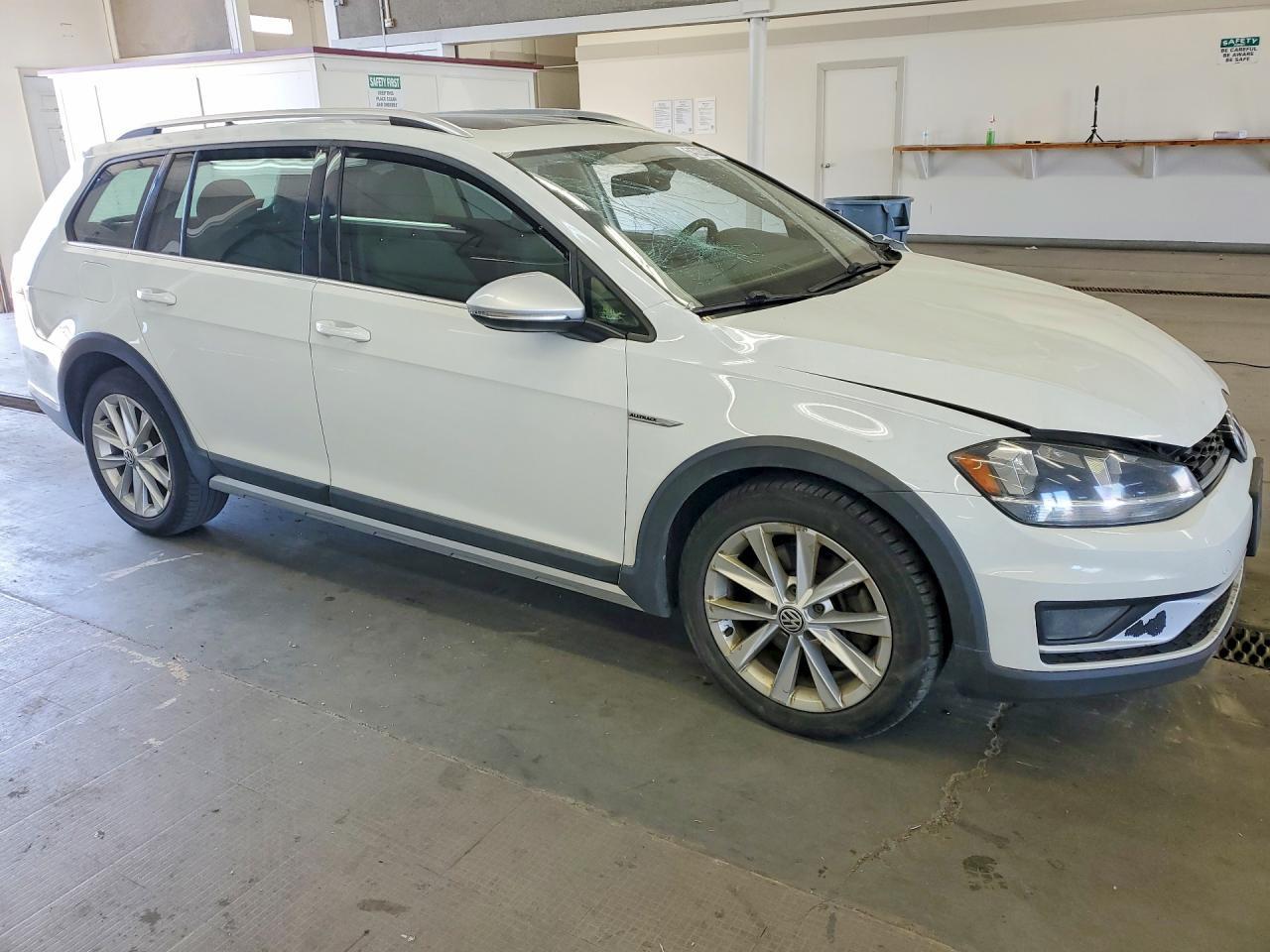 2018 Volkswagen Golf Alltrack S - Image 4